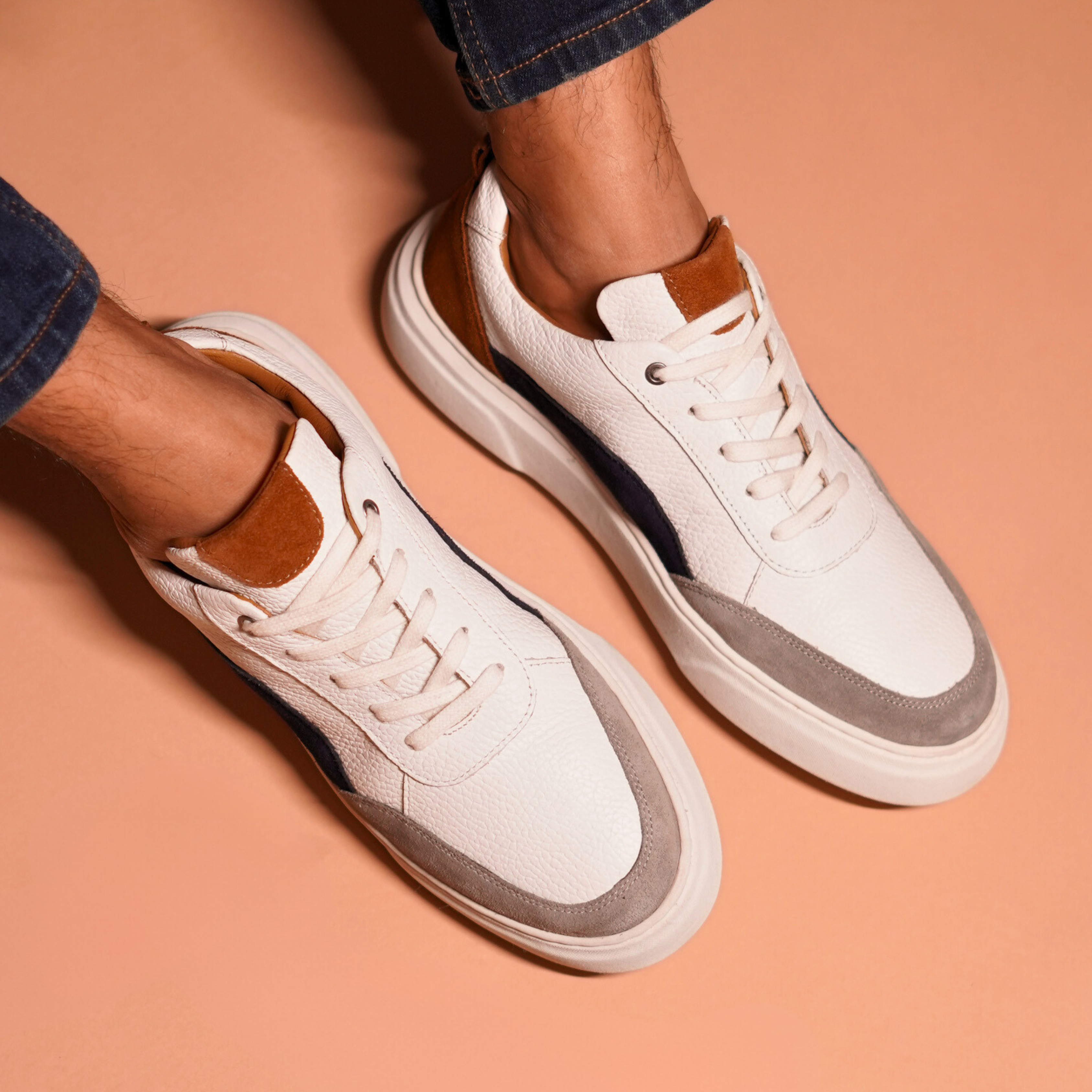 Freddo | White accented leather sneakers